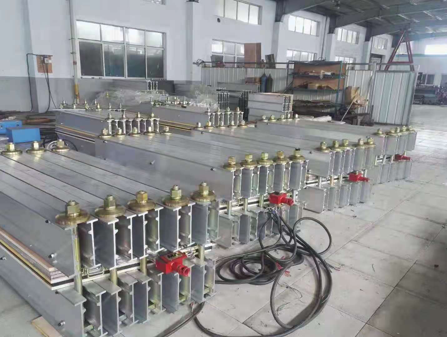 高效赋能工业连接！电热式胶带硫化机顺利发货